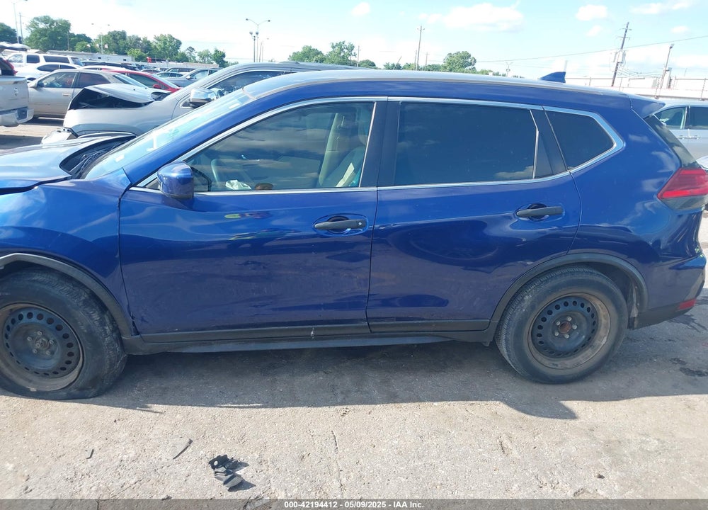 2017 NISSAN ROGUE VIN: JN8AT2MT1HW130104