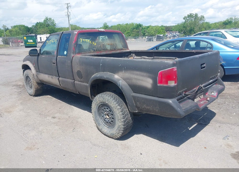 2003 CHEVROLET S-10 LS VIN: 1GCDT19X638172926