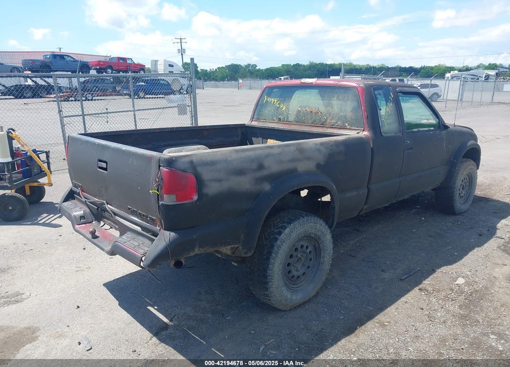 2003 CHEVROLET S-10 LS VIN: 1GCDT19X638172926