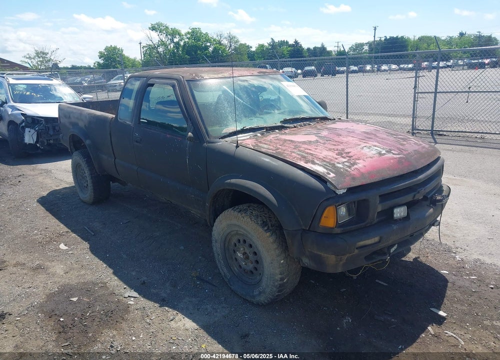 2003 CHEVROLET S-10 LS VIN: 1GCDT19X638172926
