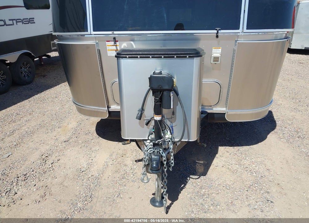 2020 INTERNATIONAL AIRSTREAM 27FB  S VIN: 1STTFYL25LJ553802