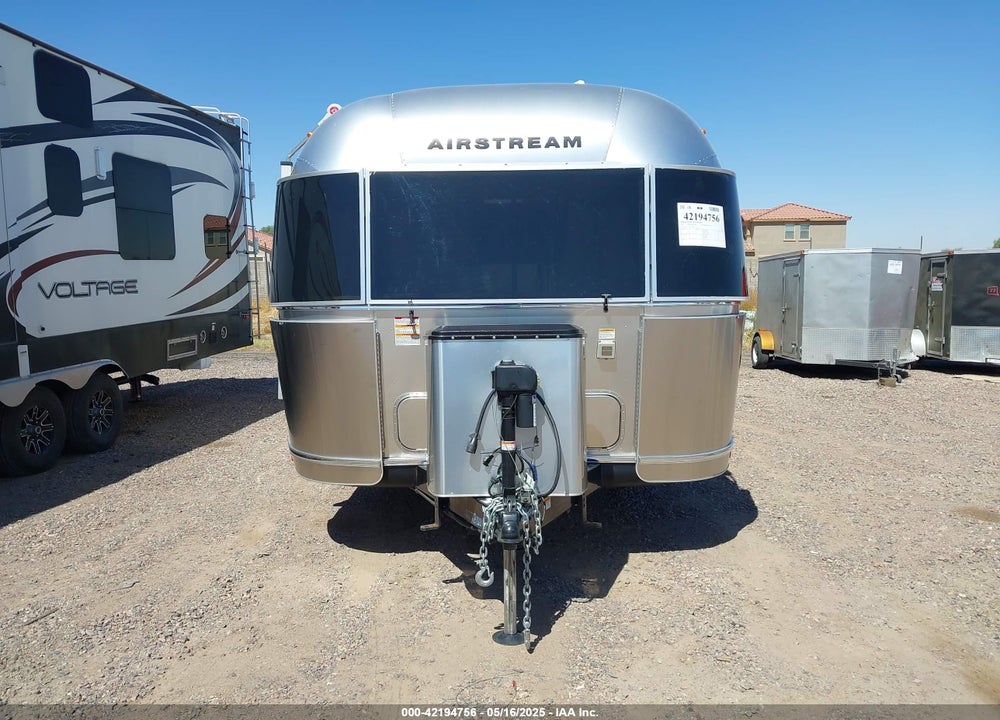 2020 INTERNATIONAL AIRSTREAM 27FB  S VIN: 1STTFYL25LJ553802