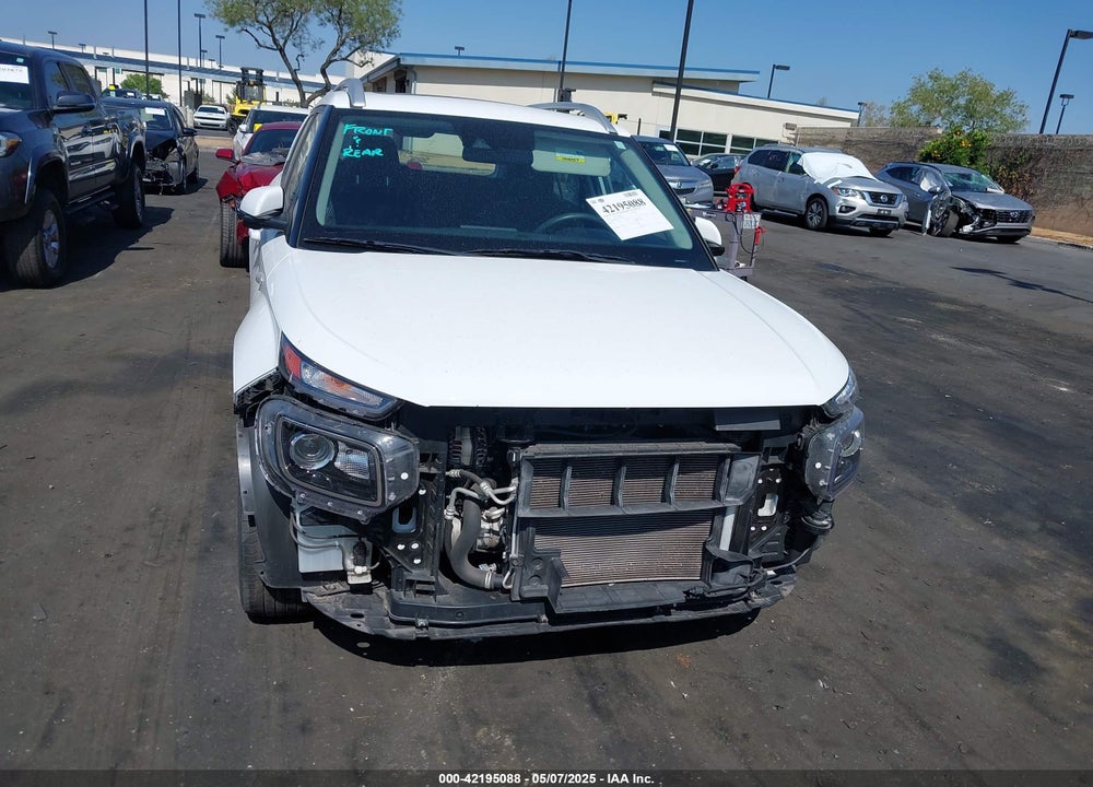 2022 HYUNDAI VENUE VIN: KMHRC8A3XNU185711