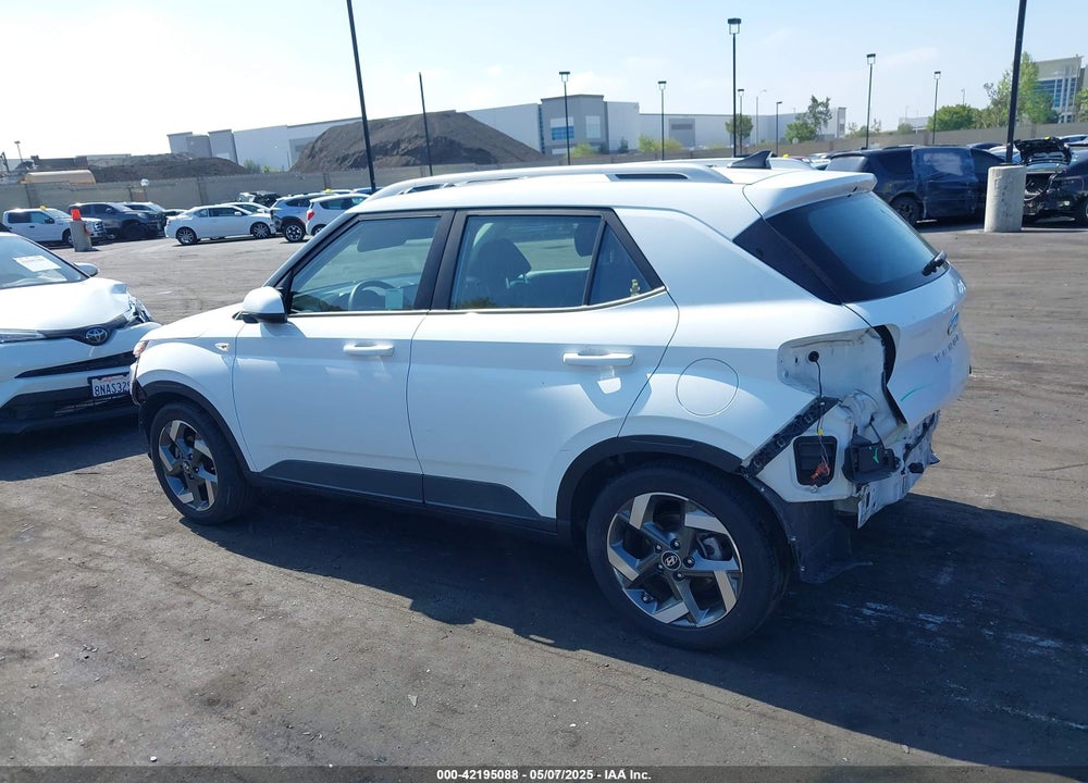 2022 HYUNDAI VENUE VIN: KMHRC8A3XNU185711