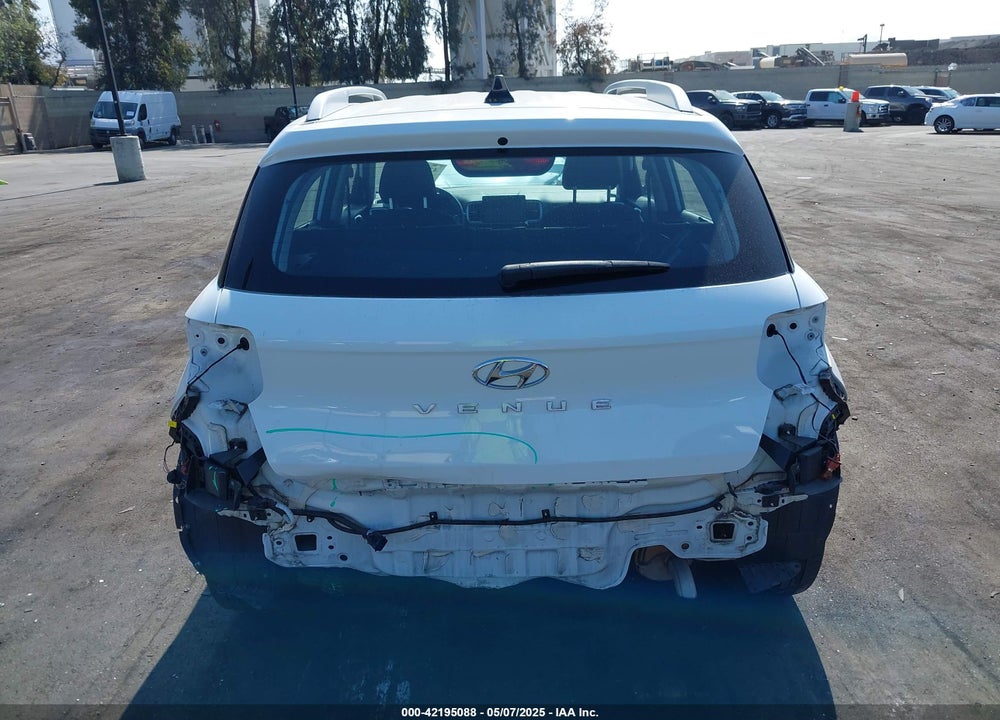 2022 HYUNDAI VENUE VIN: KMHRC8A3XNU185711