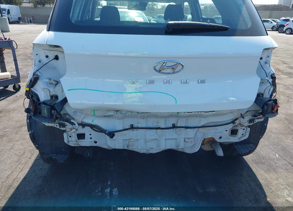 2022 HYUNDAI VENUE VIN: KMHRC8A3XNU185711