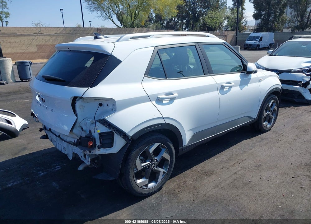2022 HYUNDAI VENUE VIN: KMHRC8A3XNU185711
