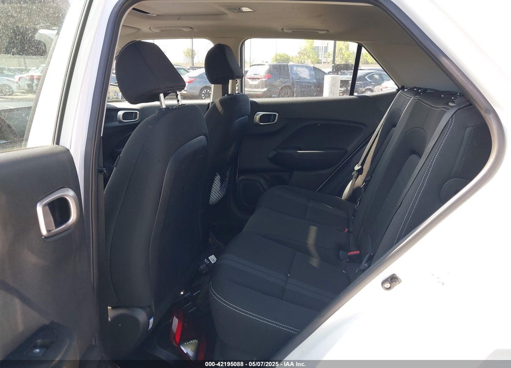 2022 HYUNDAI VENUE VIN: KMHRC8A3XNU185711