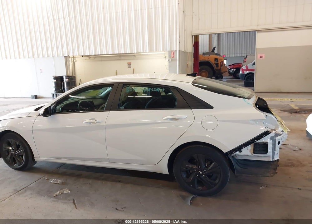 2022 HYUNDAI ELANTRA VIN: 5NPLS4AG9NH054627