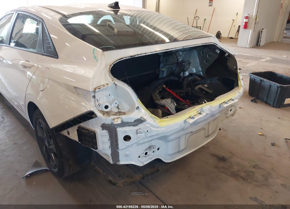 2022 HYUNDAI ELANTRA VIN: 5NPLS4AG9NH054627
