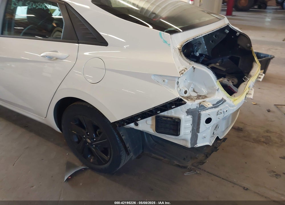2022 HYUNDAI ELANTRA VIN: 5NPLS4AG9NH054627