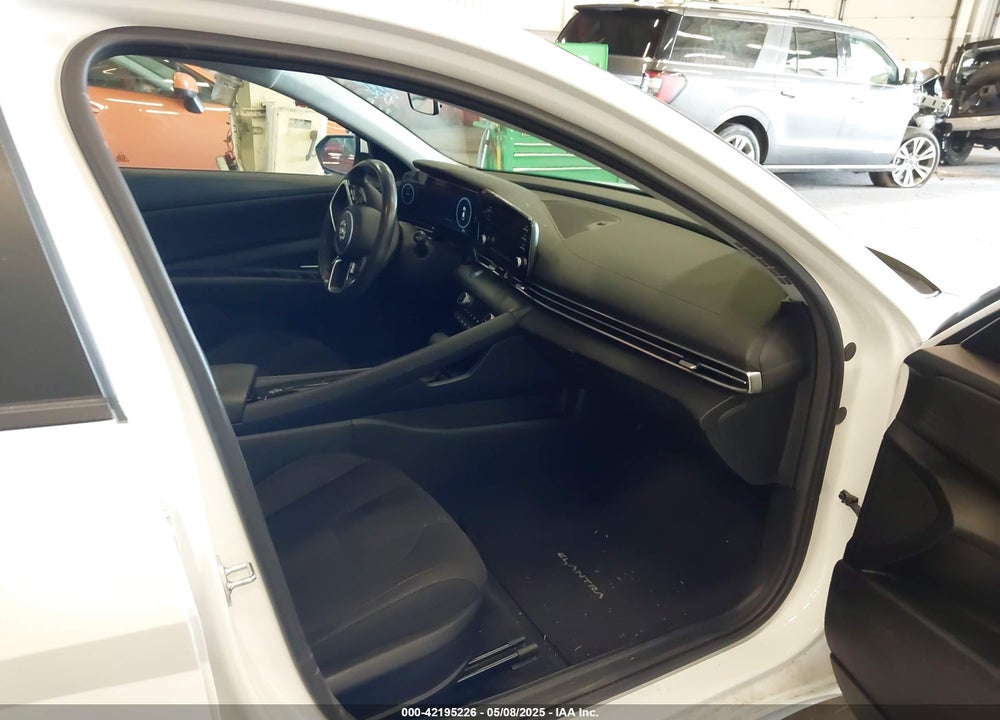 2022 HYUNDAI ELANTRA VIN: 5NPLS4AG9NH054627