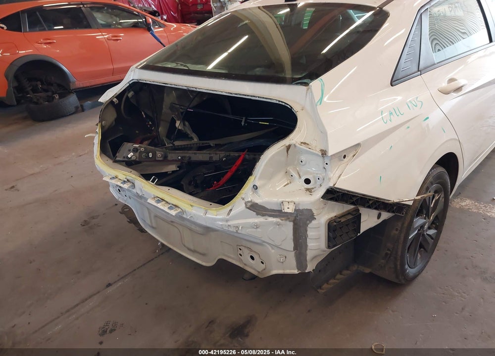 2022 HYUNDAI ELANTRA VIN: 5NPLS4AG9NH054627