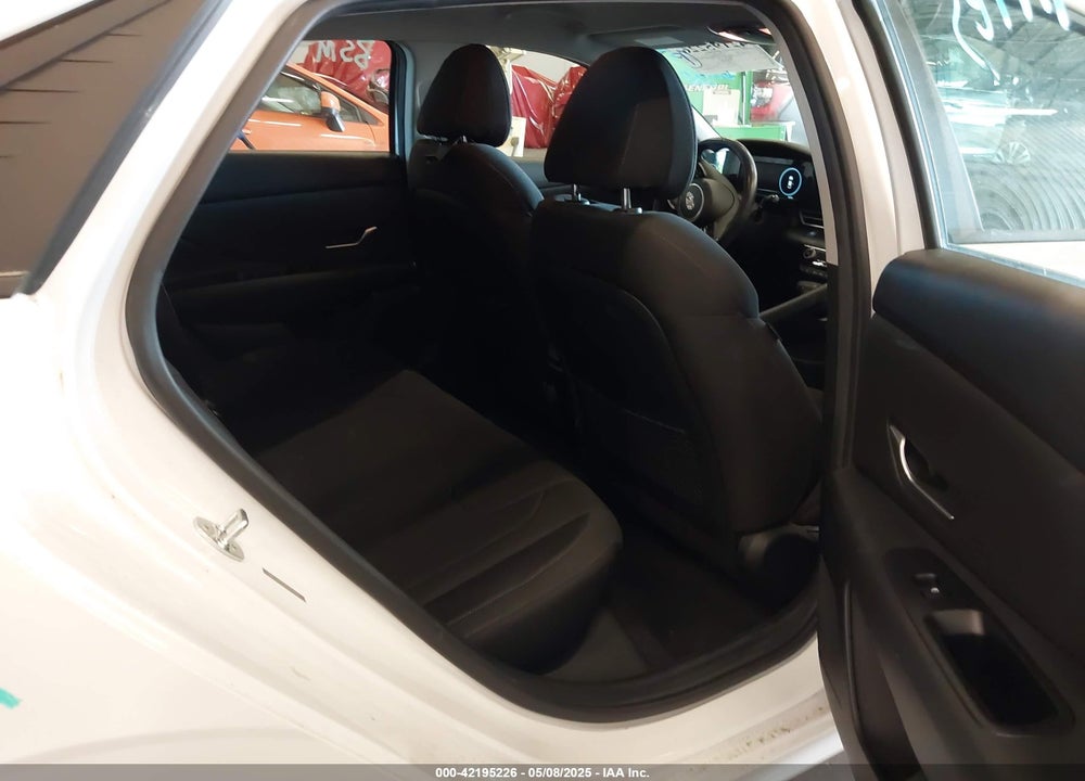2022 HYUNDAI ELANTRA VIN: 5NPLS4AG9NH054627