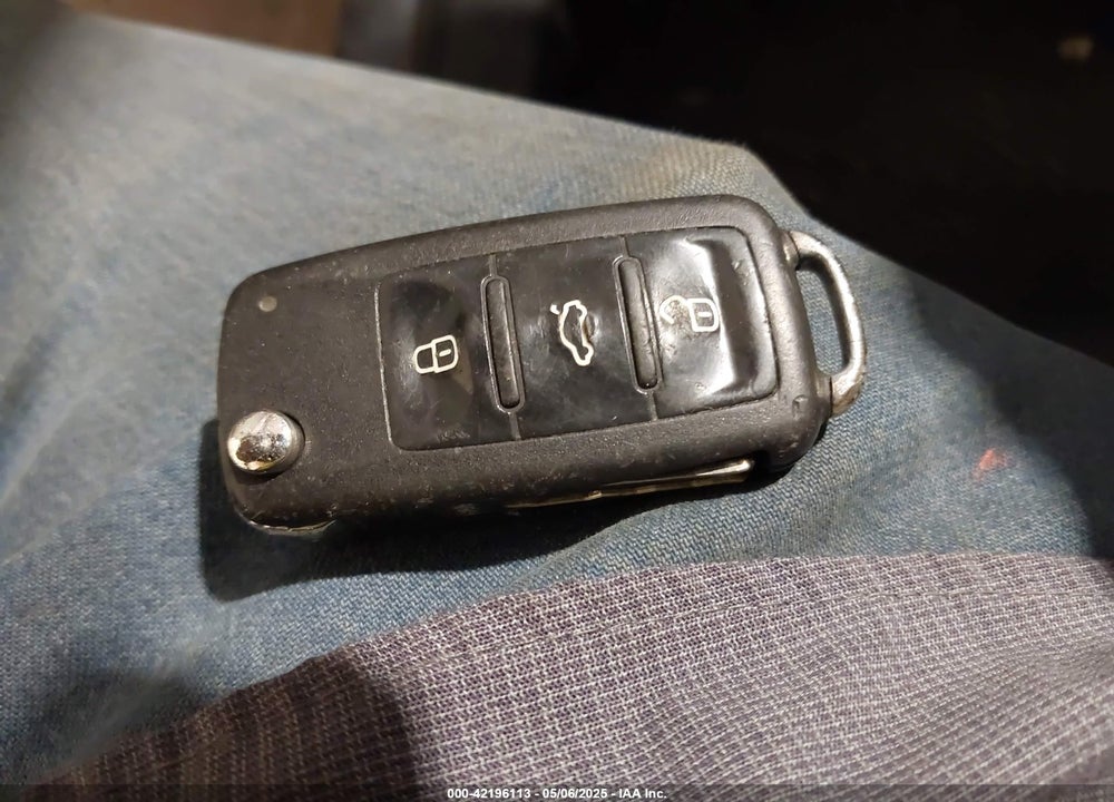 2011 VOLKSWAGEN JETTA VIN: 3VWDX7AJ4BM005602