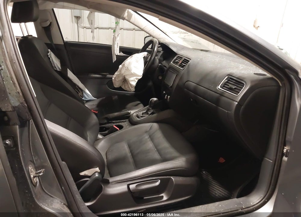 2011 VOLKSWAGEN JETTA VIN: 3VWDX7AJ4BM005602