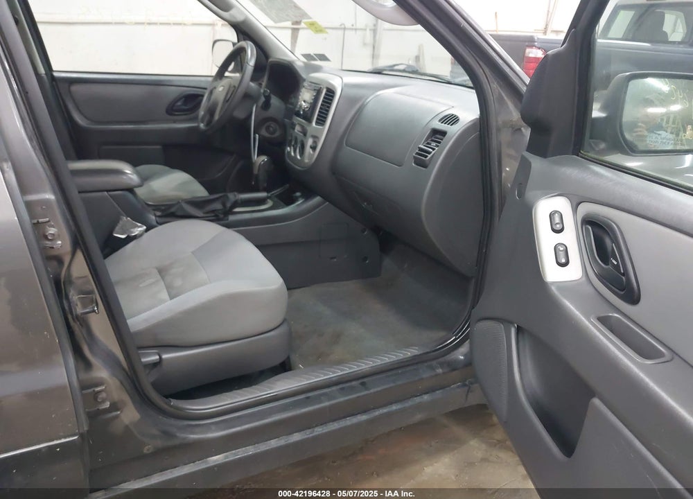 2006 FORD ESCAPE VIN: 1FMYU93196KC43833
