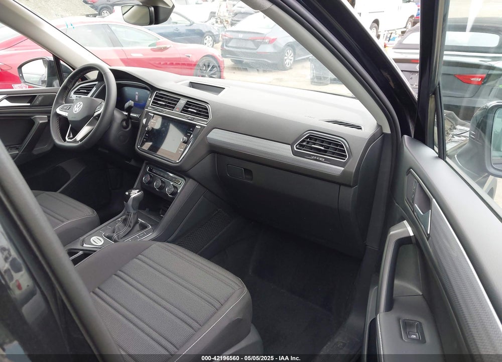 2024 VOLKSWAGEN TIGUAN VIN: 3VVRB7AX1RM175360