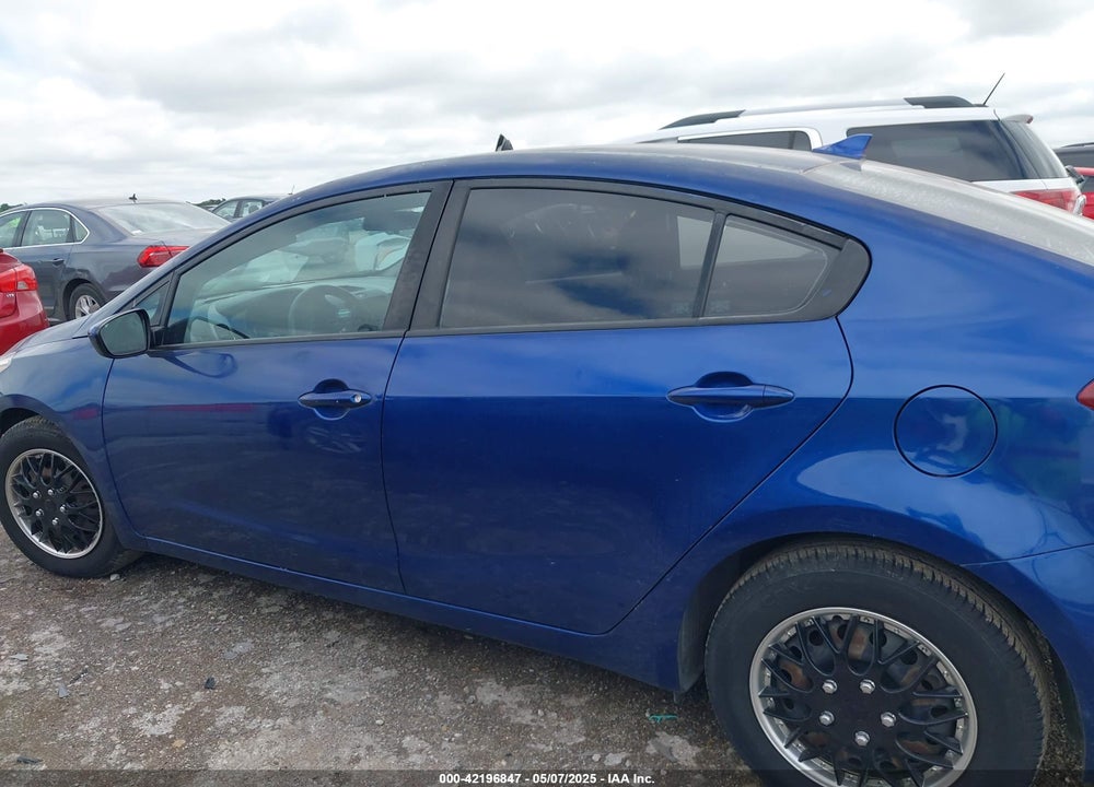 2017 KIA FORTE VIN: 3KPFK4A72HE015982