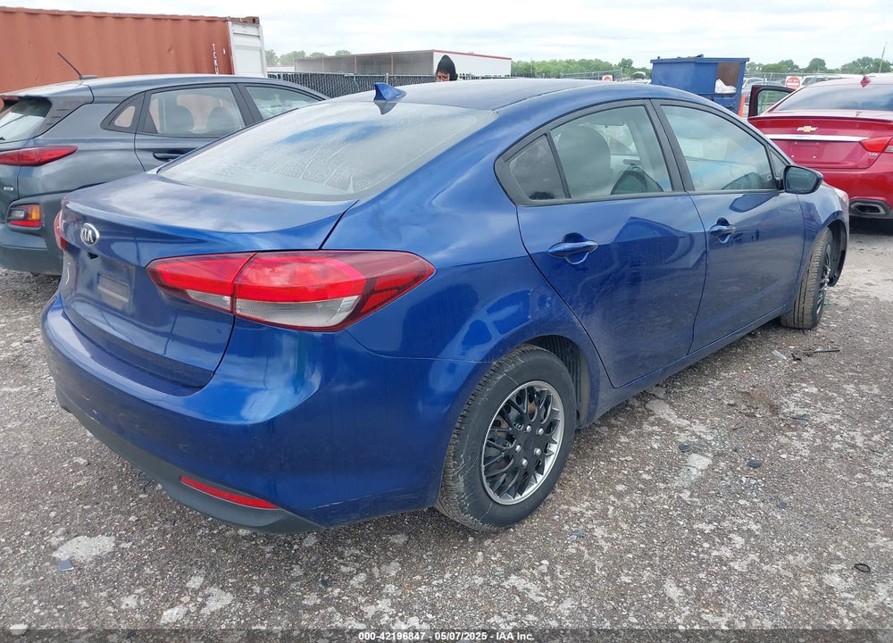 2017 KIA FORTE VIN: 3KPFK4A72HE015982