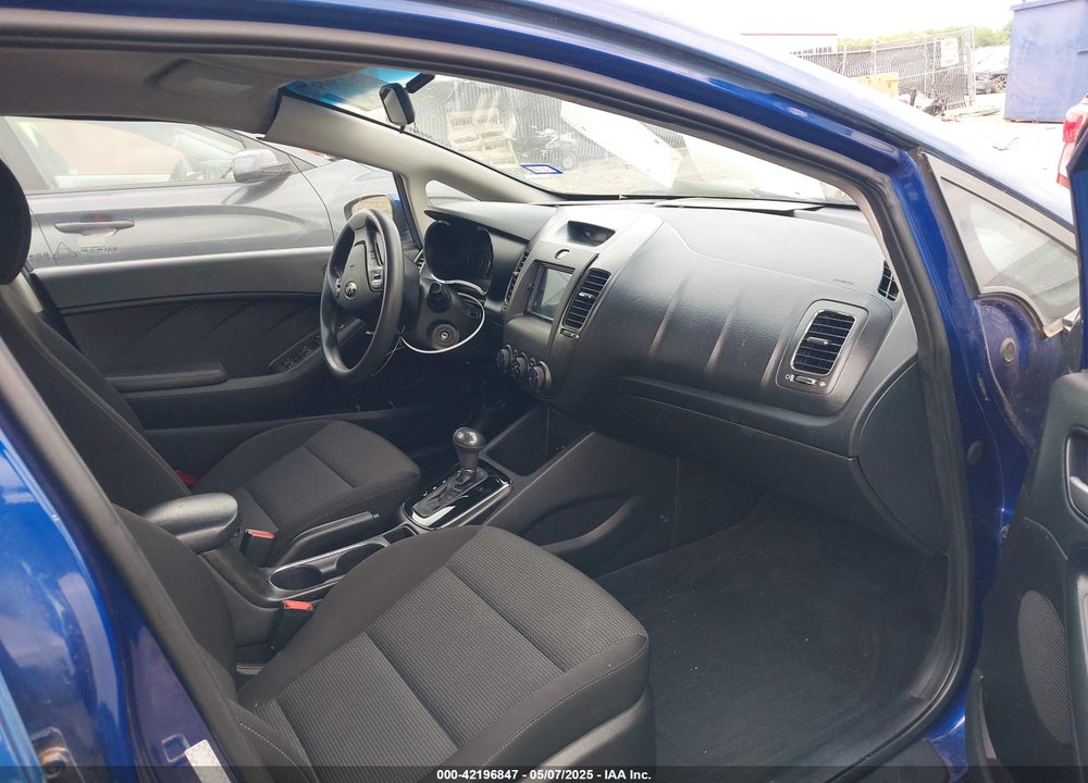 2017 KIA FORTE VIN: 3KPFK4A72HE015982