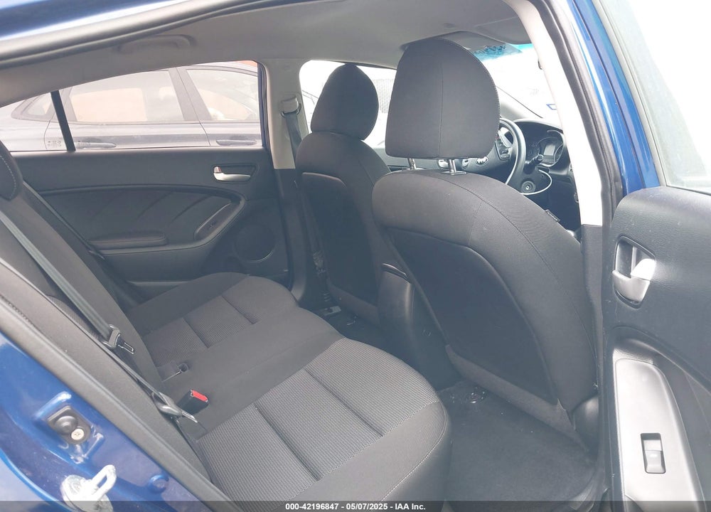 2017 KIA FORTE VIN: 3KPFK4A72HE015982