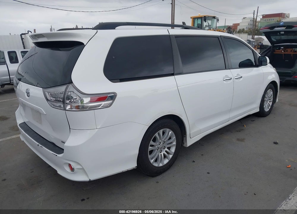 2017 TOYOTA SIENNA SE 8 PASSENGER VIN: 5TDXZ3DC9HS771012