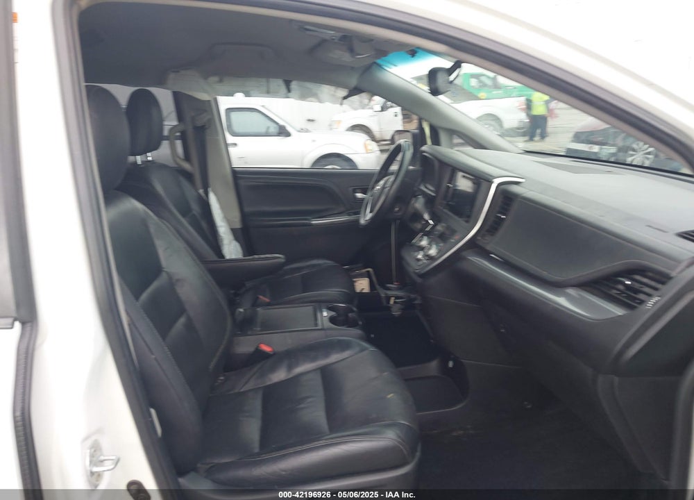2017 TOYOTA SIENNA SE 8 PASSENGER VIN: 5TDXZ3DC9HS771012