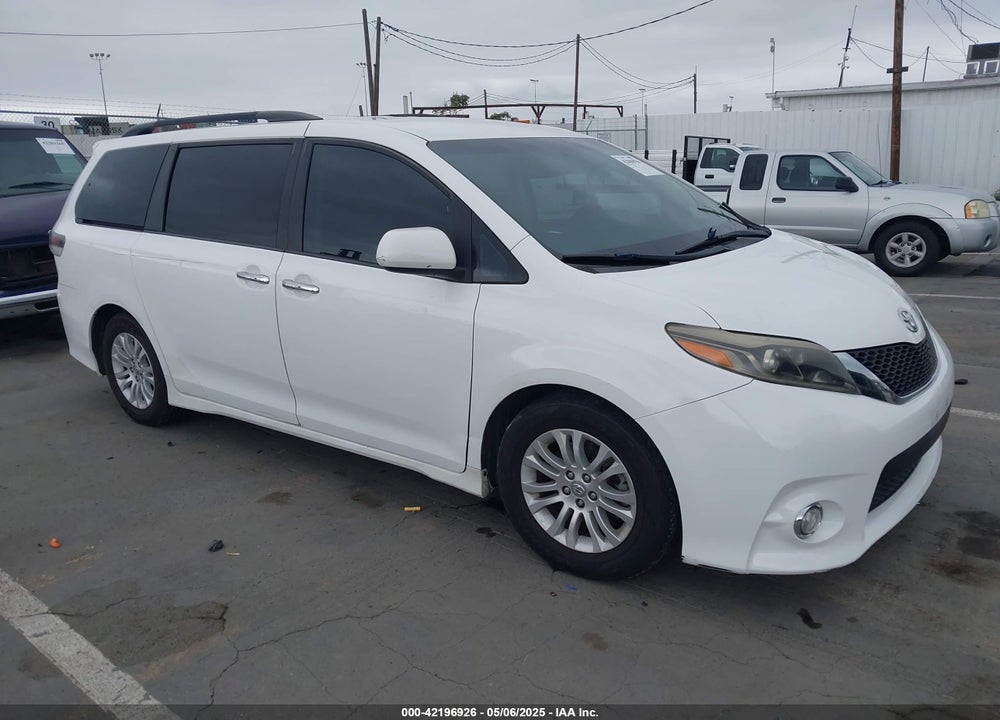 2017 TOYOTA SIENNA SE 8 PASSENGER VIN: 5TDXZ3DC9HS771012