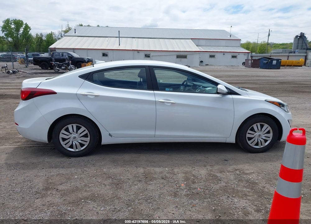 2016 HYUNDAI ELANTRA VIN: 5NPDH4AE6GH744789