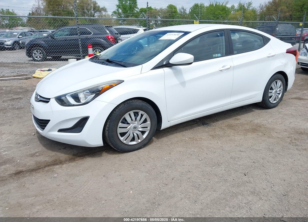 2016 HYUNDAI ELANTRA VIN: 5NPDH4AE6GH744789