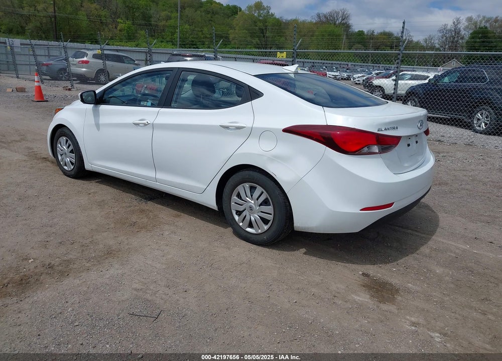 2016 HYUNDAI ELANTRA VIN: 5NPDH4AE6GH744789