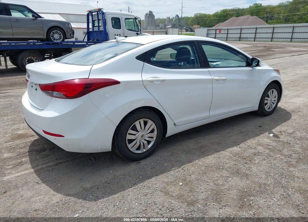 2016 HYUNDAI ELANTRA VIN: 5NPDH4AE6GH744789