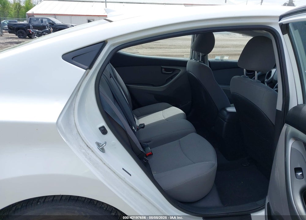 2016 HYUNDAI ELANTRA VIN: 5NPDH4AE6GH744789