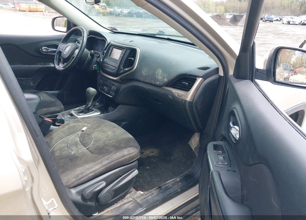2015 JEEP CHEROKEE VIN: 1C4PJMCB3FW768092