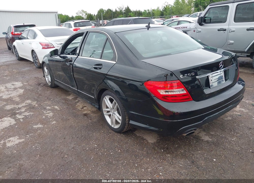 2013 MERCEDES-BENZ C 250 LUXURY/SPORT VIN: WDDGF4HB6DA768677