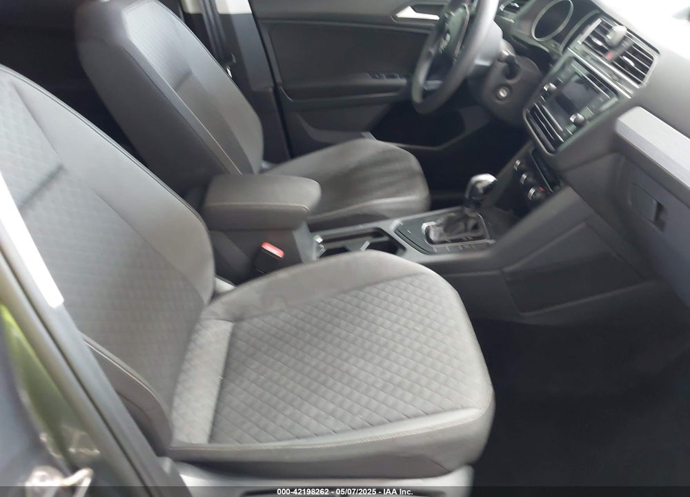 2021 VOLKSWAGEN TIGUAN VIN: 3VV1B7AX0MM030915