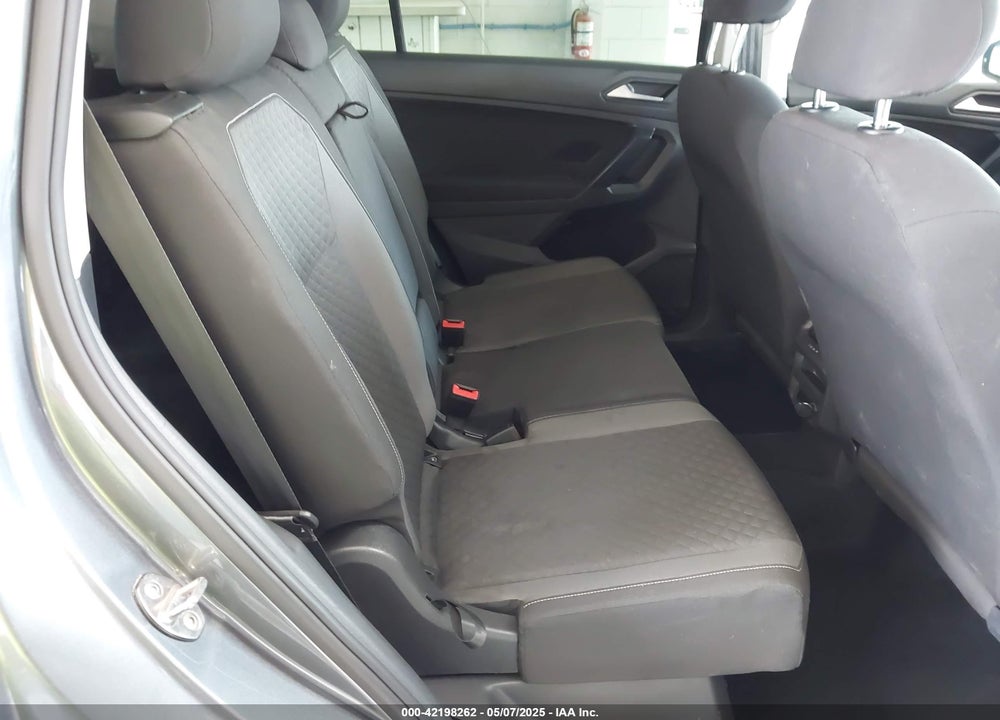 2021 VOLKSWAGEN TIGUAN VIN: 3VV1B7AX0MM030915