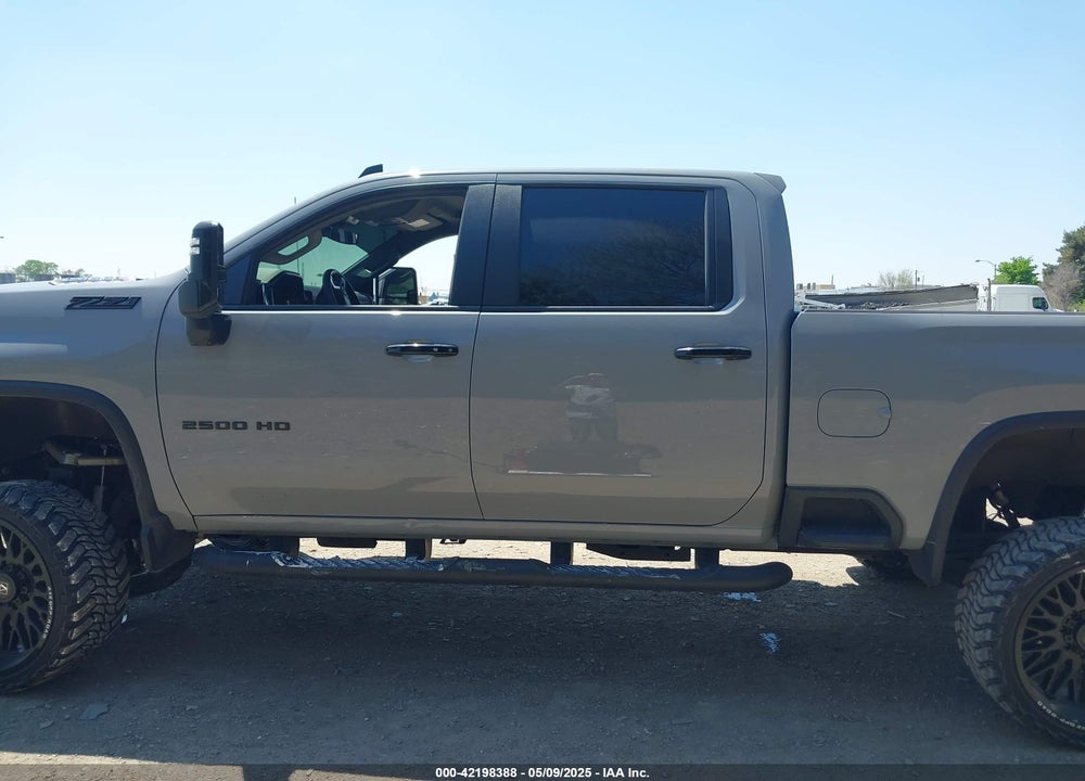 2024 CHEVROLET SILVERADO 2500HD 4WD STANDARD BED LT VIN: 2GC4YNE72R1172934