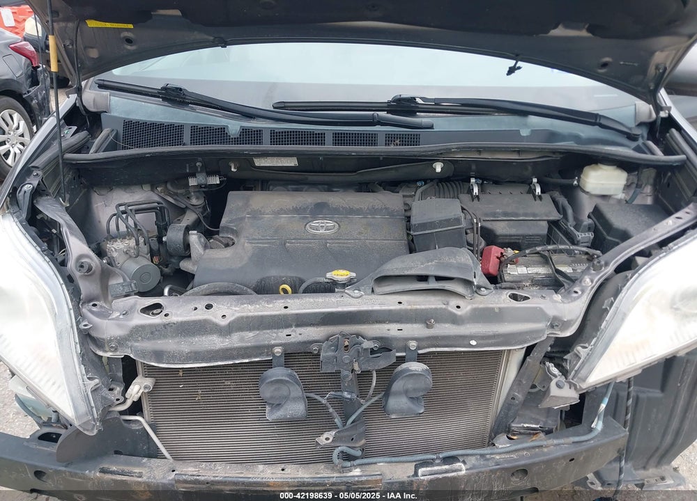 2014 TOYOTA SIENNA XLE V6 8 PASSENGER VIN: 5TDYK3DC6ES486921