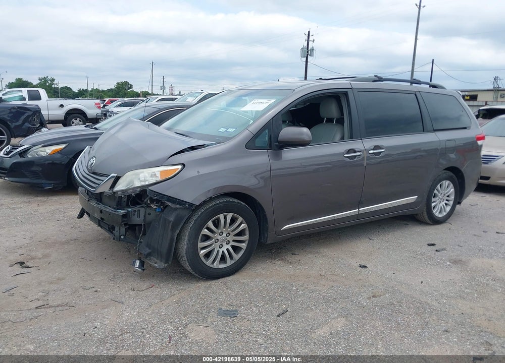 2014 TOYOTA SIENNA XLE V6 8 PASSENGER VIN: 5TDYK3DC6ES486921