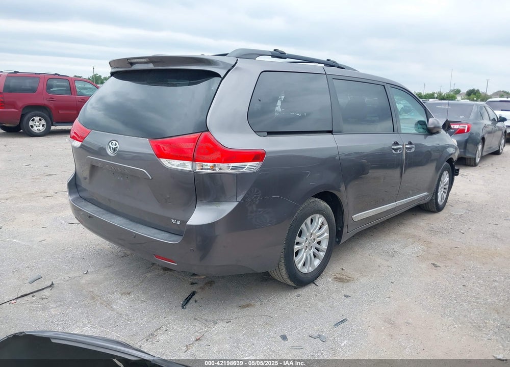 2014 TOYOTA SIENNA XLE V6 8 PASSENGER VIN: 5TDYK3DC6ES486921