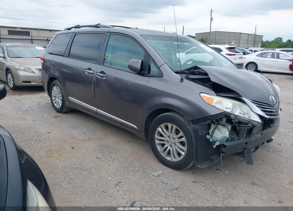 2014 TOYOTA SIENNA XLE V6 8 PASSENGER VIN: 5TDYK3DC6ES486921