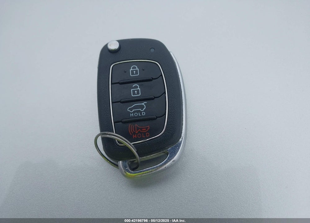 2018 HYUNDAI TUCSON VIN: KM8J3CA43JU717402