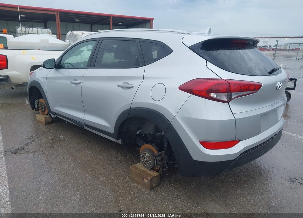 2018 HYUNDAI TUCSON VIN: KM8J3CA43JU717402