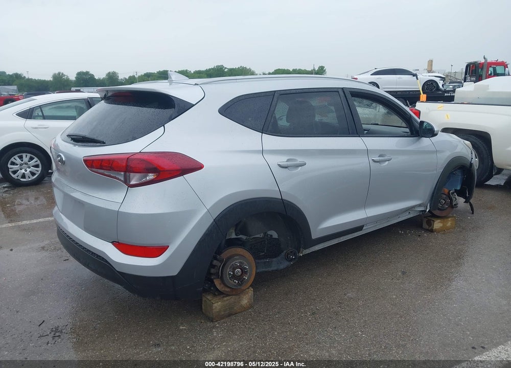 2018 HYUNDAI TUCSON VIN: KM8J3CA43JU717402
