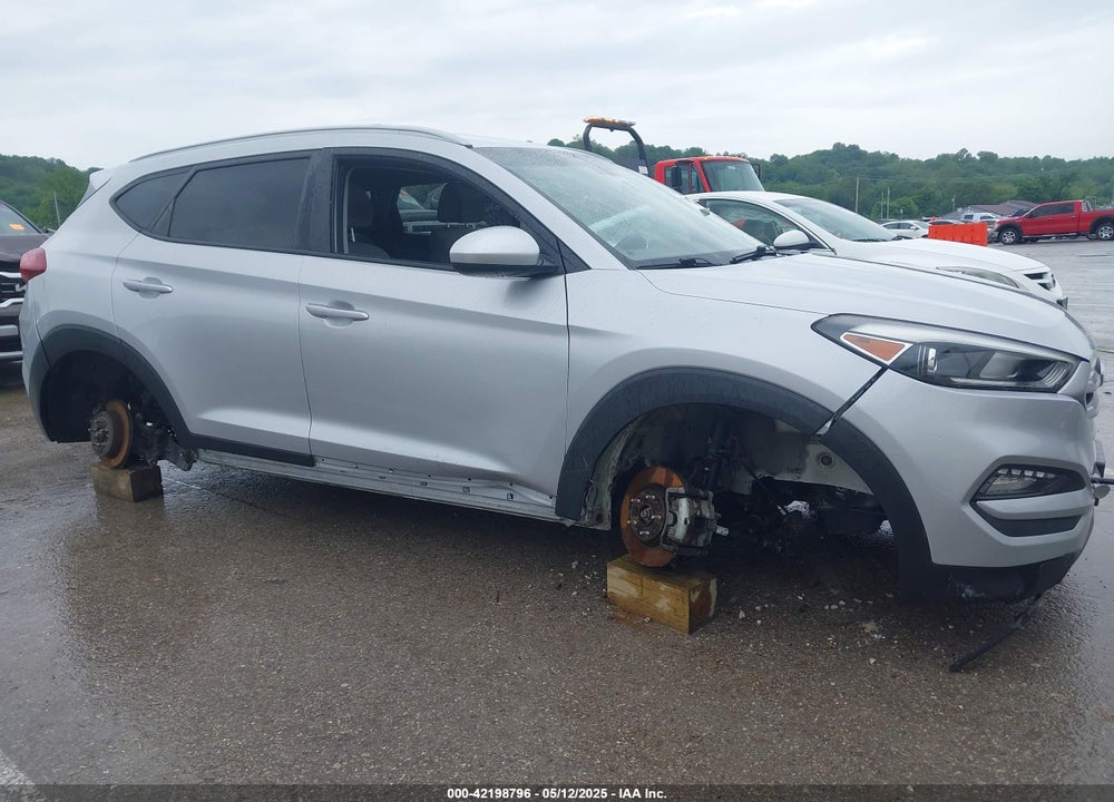 2018 HYUNDAI TUCSON VIN: KM8J3CA43JU717402