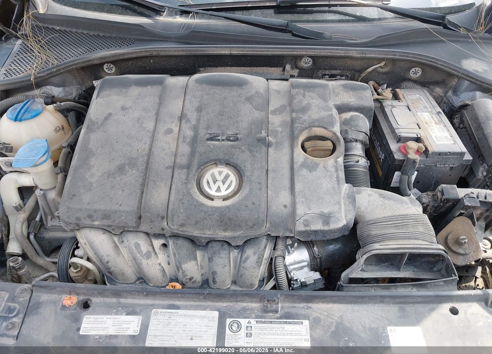 2013 VOLKSWAGEN PASSAT VIN: 1VWBH7A32DC011750