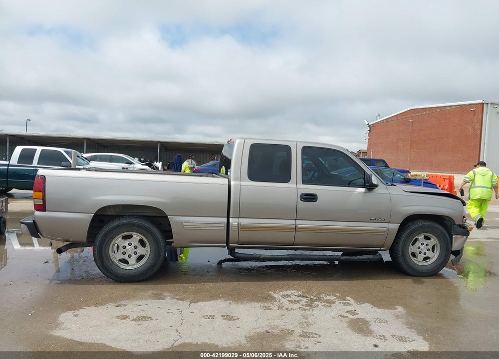 2001 CHEVROLET SILVERADO 1500 LS VIN: 2GCEC19T411212096