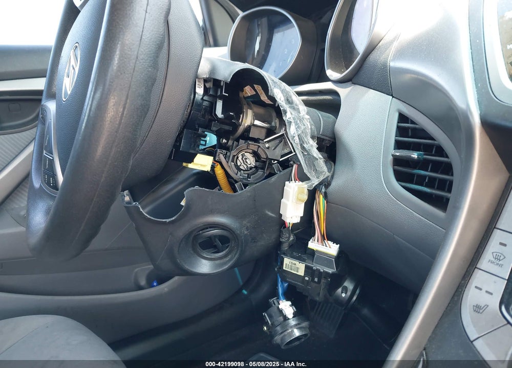2013 HYUNDAI ELANTRA VIN: KMHDH4AE7DU667542